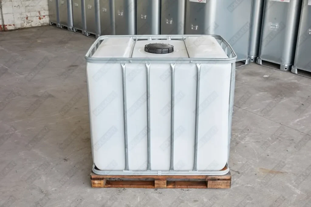 IBC container WIT op houten pallet - professioneel gecleand