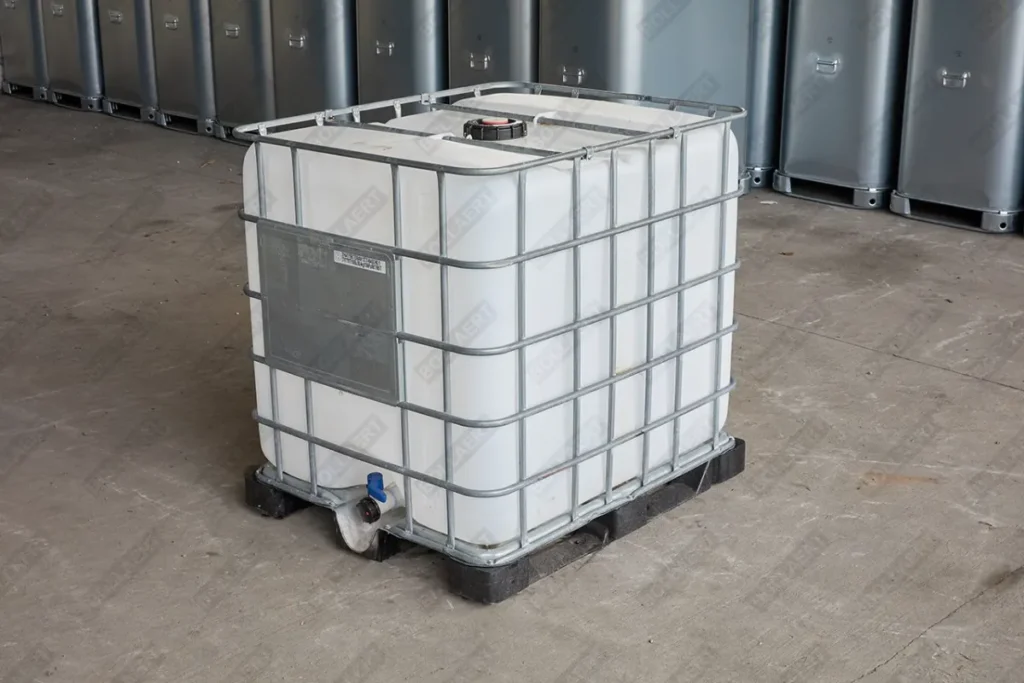 IBC container WIT op metalen of kunststof pallet - professioneel gecleand = watertank 1000 liter