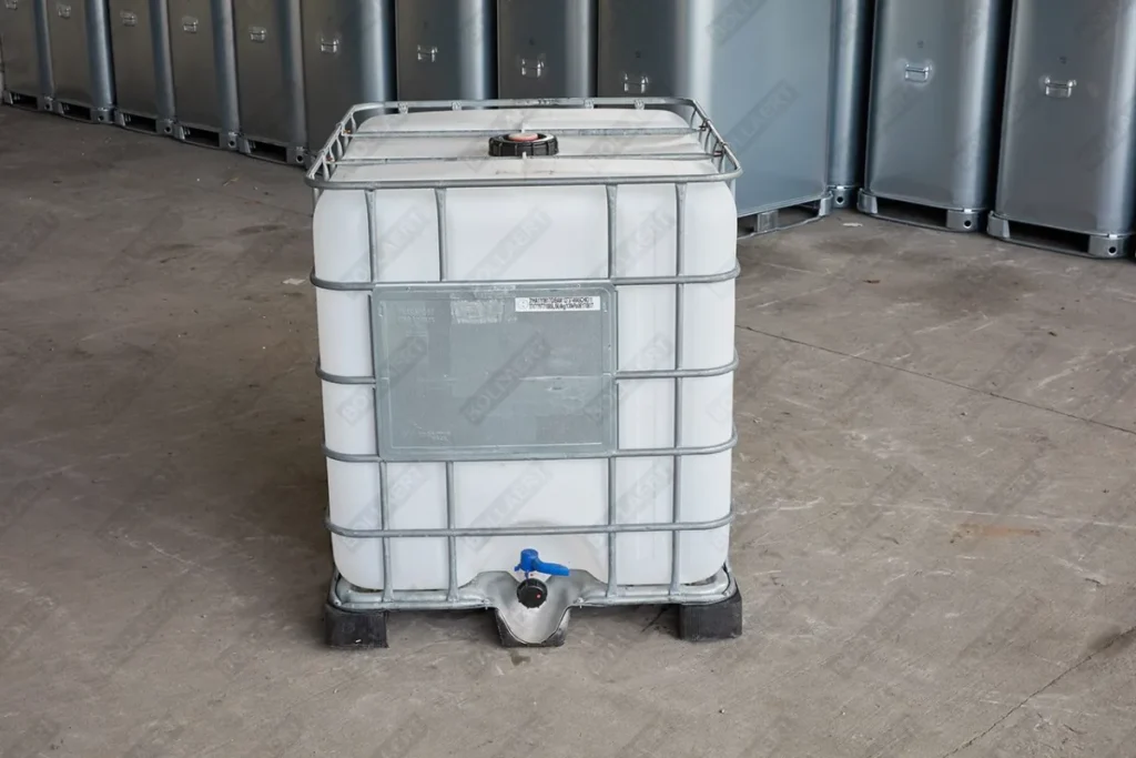 IBC container WIT op metalen of kunststof pallet - professioneel gecleand = watertank 1000 liter