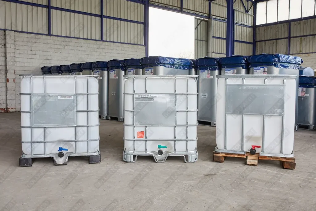 IBC container WIT op metalen of kunststof pallet - professioneel gecleand = watertank 1000 liter
