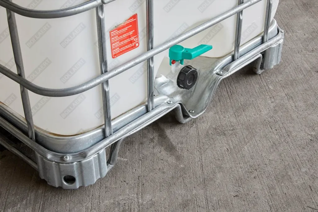 IBC container WIT op metalen of kunststof pallet - professioneel gecleand = watertank 1000 liter