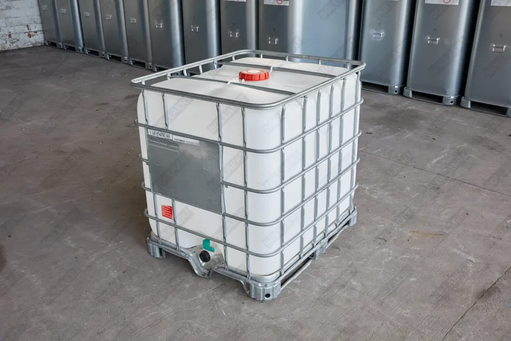 IBC container WIT op metalen of kunststof pallet - professioneel gecleand = watertank 1000 liter