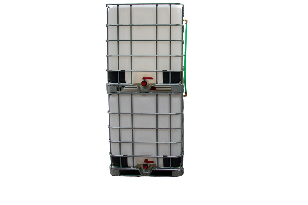2 gestapelde IBC containers WIT op metalen of kunststof pallet – professioneel gecleand
