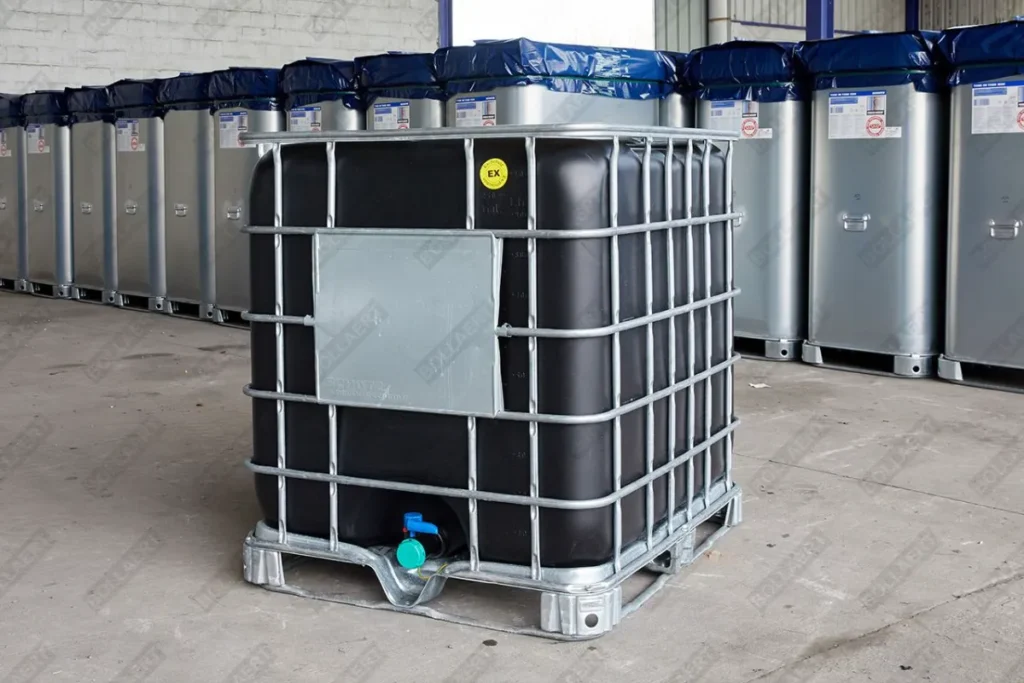IBC container ZWART op metalen of kunststof pallet - professioneel gecleand
