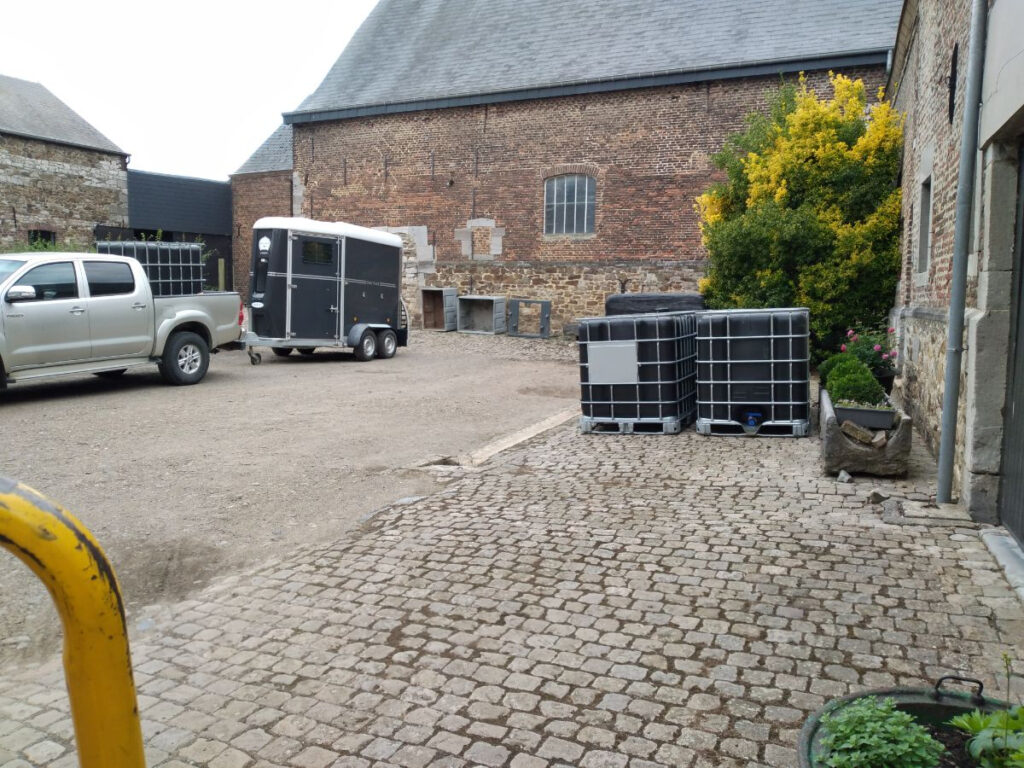 2 zwarte IBC containers Hasselt