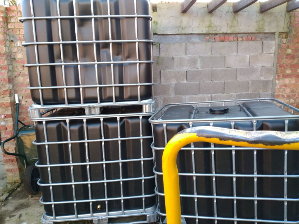 3 zwarte IBC containers Mechelen