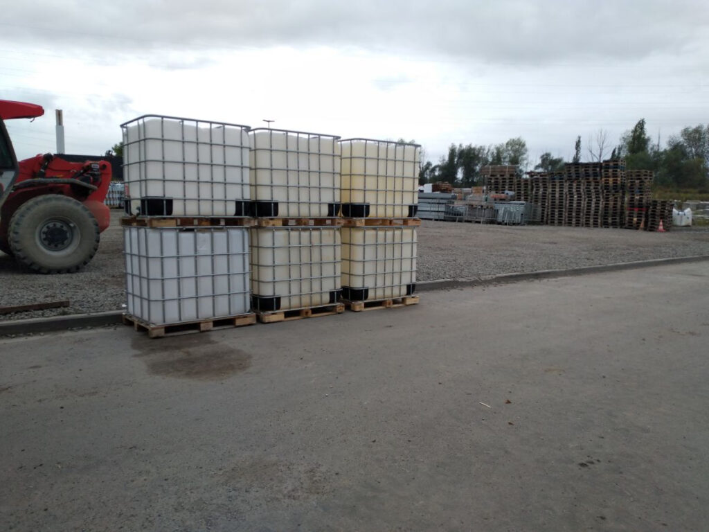Witte IBC containers Tienen